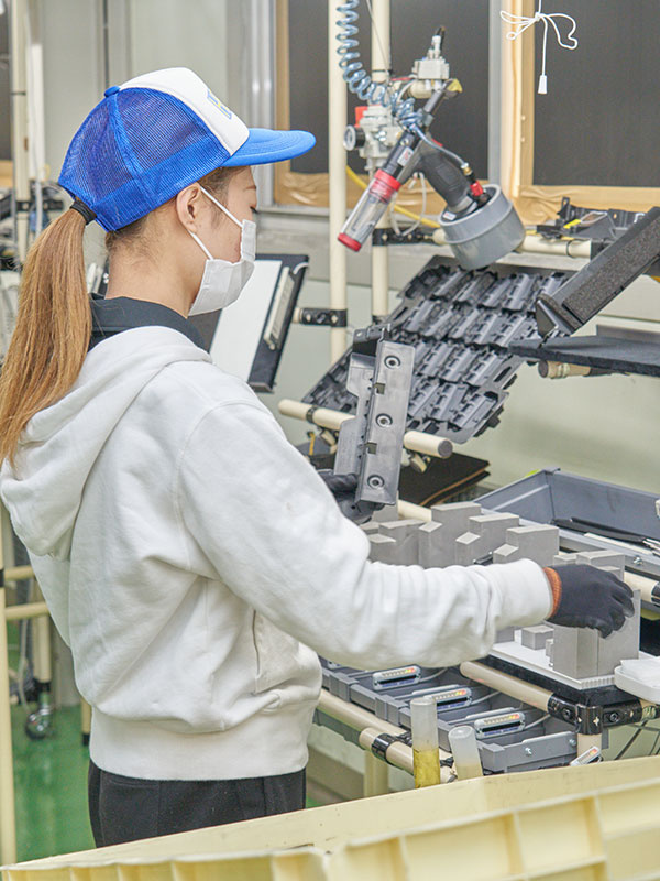 自動車部品の製造スタッフ（未経験歓迎）◆大手自動車メーカーと取引／残業月20h以内／賞与最大5ヶ月分イメージ1