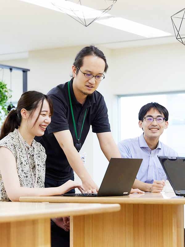 ICT職◆都庁や自治体等のDXを推進／採用予定者数34名／月給30万円以上／昨年度賞与4.9ヶ月分イメージ1