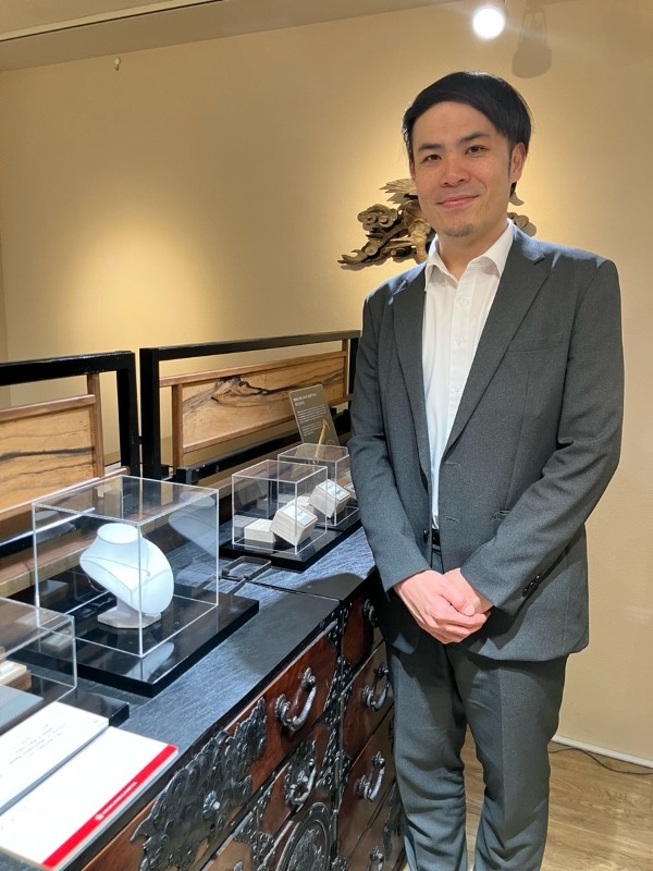 ブライダルジュエリーの販売員（海外のお客様担当）◆月給31万円～／残業月平均20h以内／年休120日イメージ1