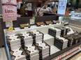 『まめたぬき』の店舗運営スタッフ◆創業124年の老舗／駅直結の店舗勤務／家族手当あり／初の正社員採用2