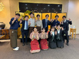 旅館の接客スタッフ◆月収45万以上の月も／未経験歓迎／寮は三食・温泉付／家賃2年無料／引越し代負担2