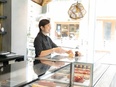 洋菓子店の店舗運営スタッフ◆食べログ百名店選出の人気店『Libertable』／年間休日120日2