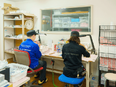 仕上げ加工スタッフ（金属・樹脂を手作業で加工）◆週1回フレックス勤務OK／残業月平均13.5H2