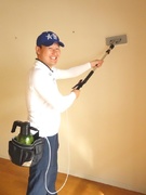 クロスクリーニングスタッフ（壁・天井を洗浄）◆直行直帰／月給29万円～／特許技術をもつ安定企業1