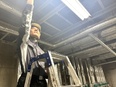 ビル設備のメンテナンススタッフ◆出勤と休日は半々／国家資格も取得可／設立68年の安定企業／賞与年2回3