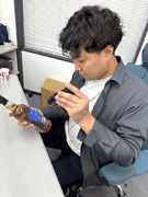 お酒の買取査定スタッフ◆残業ほぼナシ／ゆったり10時出社／服装・髪色自由／高級酒・希少酒と出会える！1