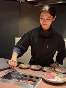 会員制レストランのサービススタッフ（未経験歓迎）◆語学スキル活かせる／海外展開も計画中／月給30万～1