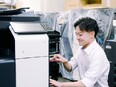 コピー機のサービススタッフ◆未経験歓迎／残業月9h／年休128日／賞与実績3～4ヶ月／勤続平均30年3