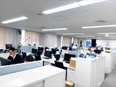 人事（採用・労務）◆上場企業グループでキャリアアップ／年間休日122日／残業月20時間以下3