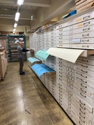 画材用紙の生産管理（未経験歓迎）◆創業65年以上／平均勤続25年／実働7h／残業少なめ／年休125日1