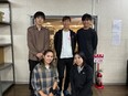 トレカの仕入れスタッフ◆将来的に新商品の開拓にも挑戦可能／完休2日・土日休み／髪型・髪色・ピアス自由3