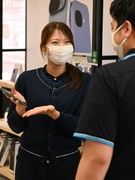 携帯ショップの接客スタッフ（知識ゼロからでOK）◆年4回昇給／閉店15分後には退勤／7連休実績あり！1