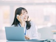 コスメ業界の事務◆有名コスメブランドに関わる／在宅OK／定時退社／シンプル業務／髪色ネイル自由2