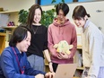 ITエンジニア(未経験歓迎)◆年休125日/残業月4h/副業可/リモート可/社内向けSNS手当あり!2