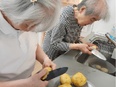介護スタッフ◆残業月10h／賞与3.5カ月分実績／家族手当あり／餃子パーティーなどイベント多数！2