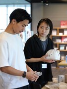 商品管理（商品の改良や開発をサポート）◆未経験者歓迎／年間休日120日以上／賞与最大6ヶ月分1