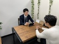 キャリアアドバイザー◆100%内勤／年休120日／残業月10h以内／売上5％還元インセン制度3