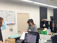 バックグラウンドチェック専門スタッフ◆成長市場で活躍／年休127日／実働7.5h／賞与4.8ヶ月分3