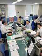 ルート営業◆プライム上場グループ／ノルマなし／年間休日124日／残業月15h程度／フレックスタイム制1