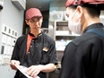 『日高屋』の店舗運営スタッフ◆賞与年3回／毎月昇給チャンスあり／まかない1食270円／残業月平均5h3