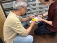 革製品のリペアスタッフ（未経験歓迎）◆高級ブランド製品を担当／教育体制充実／残業少なめ3