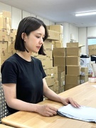 化粧品のEC出荷スタッフ◆未経験歓迎／月給27万円～／押上駅徒歩5分／入社2年で560万円可1
