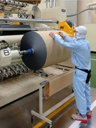 食品容器の製造スタッフ◆いなべ市から転勤なし／空調完備／賞与5.4ヶ月分／家賃半額補助あり／髪型自由1