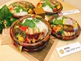 食品容器の製造スタッフ◆いなべ市から転勤なし／空調完備／賞与5.4ヶ月分／家賃半額補助あり／髪型自由3