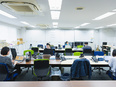 学校職員（未経験歓迎）◆年休133日／週休2日制／賞与年2回／副業OK／実働7時間15分3