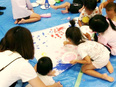 子育て支援スタッフ（未経験歓迎）◆基本残業なし／賞与あり／副業OK／年休124日以上／17時半退勤3