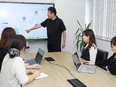 ヘルプデスク（未経験OK）◆残業ほぼゼロ／年休125日／リモート勤務可／家族手当・美容手当など充実3