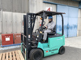 製品管理スタッフ（入出荷も担当）◆設立77年の老舗企業／家族手当・住宅手当等が充実／残業ほぼナシ！2