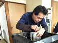 パソコンの修理スタッフ（未経験歓迎）◆月給27万円～／完休2日／休みは好きな曜日を選択／毎日直行直帰3