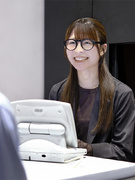眼鏡の販売スタッフ◆アイウェアブランド直営店／上場企業グループ／個人ノルマ無／昨年度賞与3～4ヶ月分1