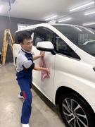車のコーティングスタッフ（未経験歓迎）◆資格取得支援あり／完休2日／賞与年2回／手当充実／車通勤OK1