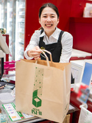 『成城石井』の店舗運営スタッフ（レジ・接客担当）◆賞与4ヵ月分／残業月10時間程度1