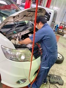 整備士◆残業は月平均1時間／勤続10年以上多数／賞与年3回／工具は稟議なしで購入可能／面接1回1