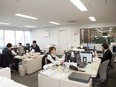 新聞の配達管理スタッフ（未経験歓迎）◆初年度年収例435万円／残業少なめ／実働7h／基本デスクワーク2