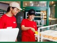 ドーナツストアの販売スタッフ（店長候補）◆年休120日／残業月20h以下／1日2個までドーナツ支給2