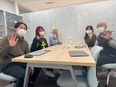 キャラクターグッズの企画営業◆月給30万円~/年休127日/残業月10h以下/昨年度賞与3~7ヶ月分3