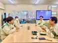 製鉄所構内の大型特殊車両ドライバー◆月5千円の独身寮／最大240万住宅手当／賞与4.2ヶ月／未経験可2
