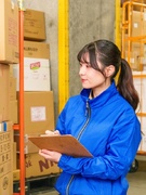 倉庫作業スタッフ（未経験歓迎）◆有休消化率80％／完休2日制／残業少なめ／引っ越し支援あり／髪色自由1