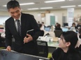 人事（中途採用担当）◆採用施策を企画・実行／土日祝休み／残業月平均5h／賞与年2回／転勤なし2