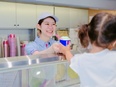 サーティワンの販売スタッフ（未経験歓迎・店長候補も積極募集）／月給28万円以上／残業月20h以下2