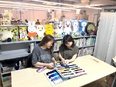 書店向け雑貨の商品企画◆企画～売り場づくりまで一貫して担当／年休128日／服装自由／土日祝休み3