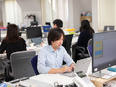 社内SE（システム開発・運用保守）◆賞与4ヶ月分／年休122日／土日祝休み／東証プライム上場グループ3