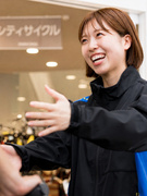 店舗運営スタッフ◆ほぼ全員毎年昇給／完休2日／残業少なめ＆希望休OK／賞与年2回／正社員デビュー歓迎1