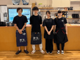 店舗運営スタッフ◆未経験歓迎／月給29～50万円／完休2日制＆年3回5連休／新店舗OPEN予定！3