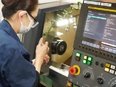生産スタッフ（工作機械の操作）◆未経験歓迎／早期月収27万円以上も目指せる／空調完備／日勤のみ2