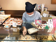 和菓子店の販売スタッフ（未経験歓迎）◆明治19年創業／月8～10日休／7連休あり／残業ほぼなし2